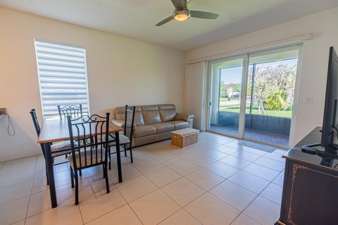 Casa en venta en Port St. Lucie, Florida, 2 dormitorios, 111.95 m2 № 2078313 - foto 3