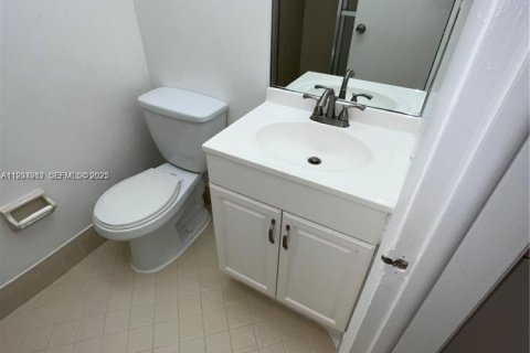 Copropriété à louer à Coral Springs, Floride: 2 chambres, 78.04 m2 № 1993122 - photo 13