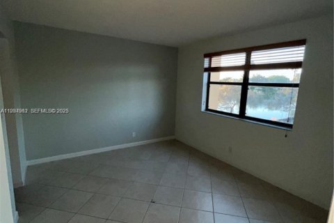 Copropriété à louer à Coral Springs, Floride: 2 chambres, 78.04 m2 № 1993122 - photo 10