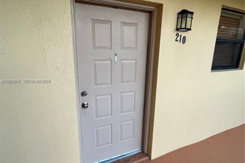 Copropriété à louer à Coral Springs, Floride: 2 chambres, 78.04 m2 № 1993122 - photo 5