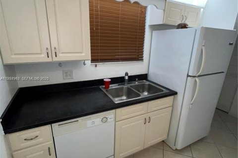 Copropriété à louer à Coral Springs, Floride: 2 chambres, 78.04 m2 № 1993122 - photo 9