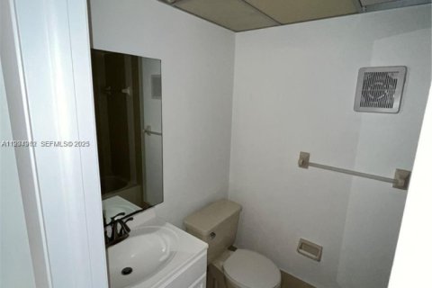 Copropriété à louer à Coral Springs, Floride: 2 chambres, 78.04 m2 № 1993122 - photo 16