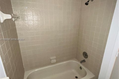 Copropriété à louer à Coral Springs, Floride: 2 chambres, 78.04 m2 № 1993122 - photo 17