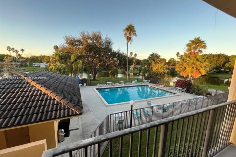 Copropriété à louer à Coral Springs, Floride: 2 chambres, 78.04 m2 № 1993122 - photo 1