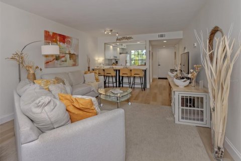 Copropriété à vendre à Sarasota, Floride: 2 chambres, 99.68 m2 № 2408045 - photo 15