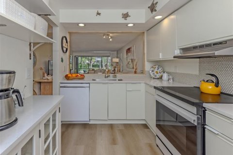 Copropriété à vendre à Sarasota, Floride: 2 chambres, 99.68 m2 № 2408045 - photo 8