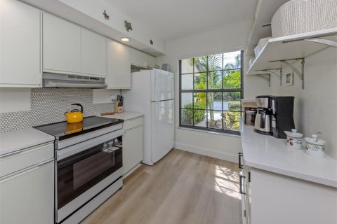 Copropriété à vendre à Sarasota, Floride: 2 chambres, 99.68 m2 № 2408045 - photo 6