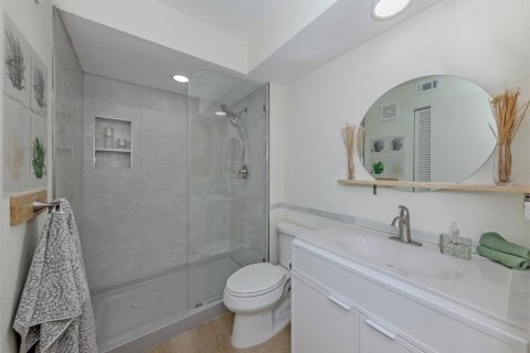 Copropriété à vendre à Sarasota, Floride: 2 chambres, 99.68 m2 № 2408045 - photo 20