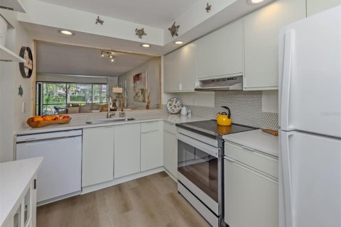 Copropriété à vendre à Sarasota, Floride: 2 chambres, 99.68 m2 № 2408045 - photo 9