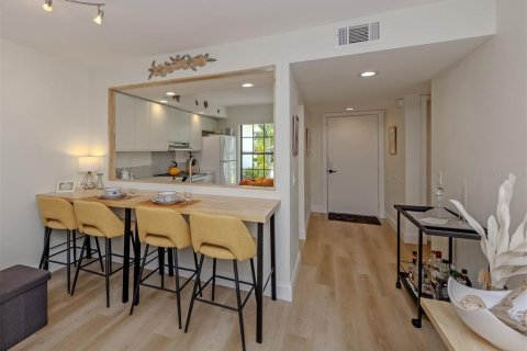 Copropriété à vendre à Sarasota, Floride: 2 chambres, 99.68 m2 № 2408045 - photo 14