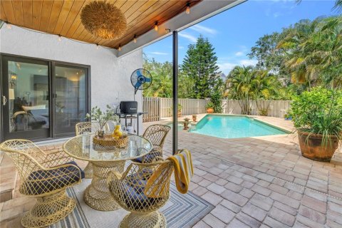 Adosado en venta en Saint Petersburg, Florida, 3 dormitorios, 166.85 m2 № 2200129 - foto 2