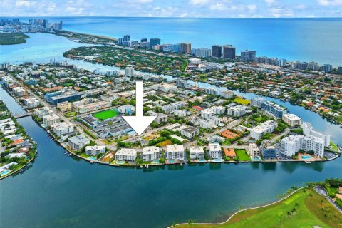 Copropriété à vendre à Bay Harbor Islands, Floride: 1 chambre, 65.03 m2 № 1961466 - photo 25