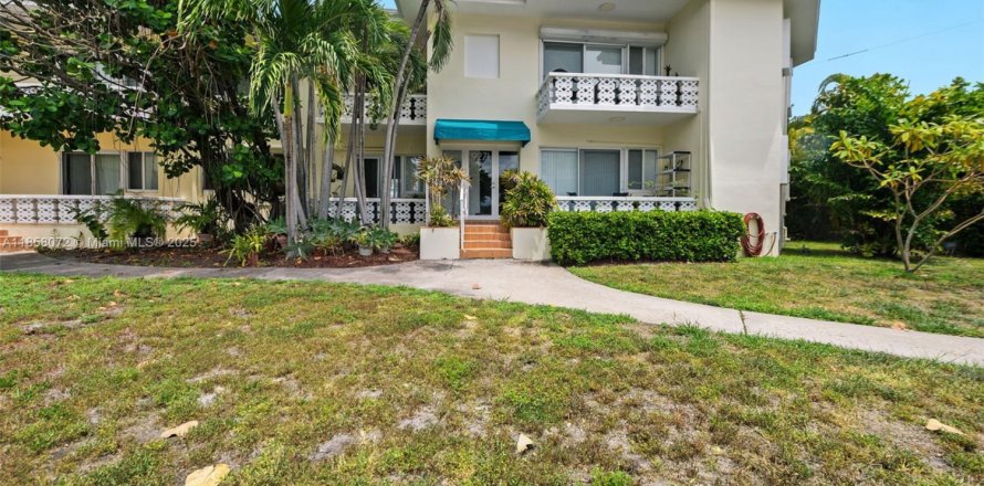 Condo à Bay Harbor Islands, Floride, 1 chambre  № 1961466