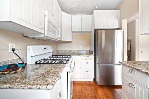 Copropriété à vendre à Bay Harbor Islands, Floride: 1 chambre, 65.03 m2 № 1961466 - photo 10