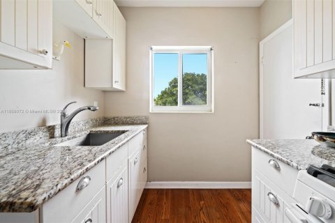 Copropriété à vendre à Bay Harbor Islands, Floride: 1 chambre, 65.03 m2 № 1961466 - photo 12