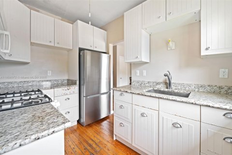 Copropriété à vendre à Bay Harbor Islands, Floride: 1 chambre, 65.03 m2 № 1961466 - photo 11