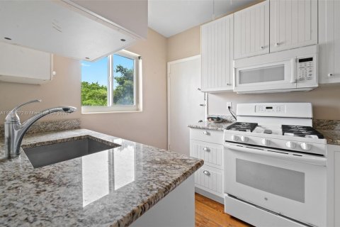 Copropriété à vendre à Bay Harbor Islands, Floride: 1 chambre, 65.03 m2 № 1961466 - photo 9