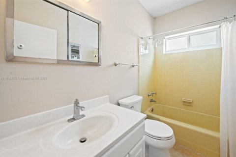 Copropriété à vendre à Bay Harbor Islands, Floride: 1 chambre, 65.03 m2 № 1961466 - photo 17