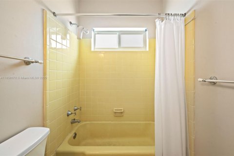 Copropriété à vendre à Bay Harbor Islands, Floride: 1 chambre, 65.03 m2 № 1961466 - photo 18