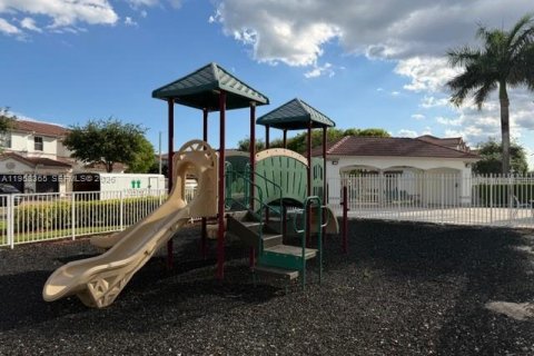 Adosado en venta en Doral, Florida, 3 dormitorios, 140.38 m2 № 2020230 - foto 27