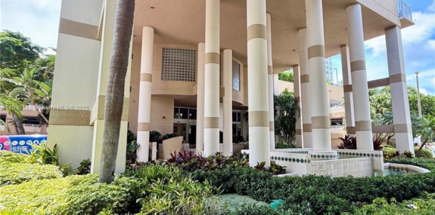Condo in Miami, Florida, 2 bedrooms  № 1820082
