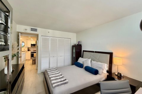 Condo in Miami, Florida, 2 bedrooms  № 1820082 - photo 25