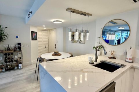 Condo in Miami, Florida, 2 bedrooms  № 1820082 - photo 5