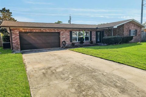 House in Largo, Florida 3 bedrooms, 155.15 sq.m. № 1549443 - photo 2