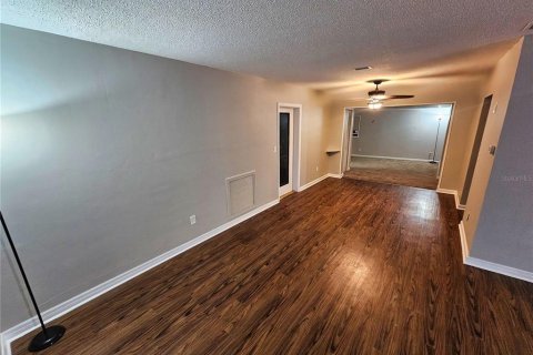 House in Largo, Florida 3 bedrooms, 155.15 sq.m. № 1549443 - photo 3
