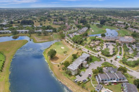 Condominio en venta en Lake Worth, Florida, 2 dormitorios, 164.62 m2 № 1159945 - foto 1