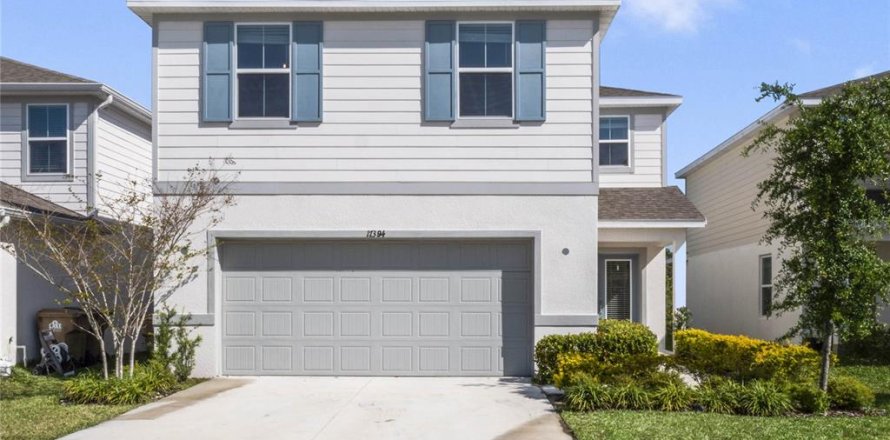 House in Clermont, Florida 5 bedrooms, 242.94 sq.m. № 1828060