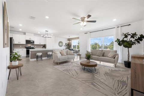 House in Clermont, Florida 5 bedrooms, 242.94 sq.m. № 1828060 - photo 3