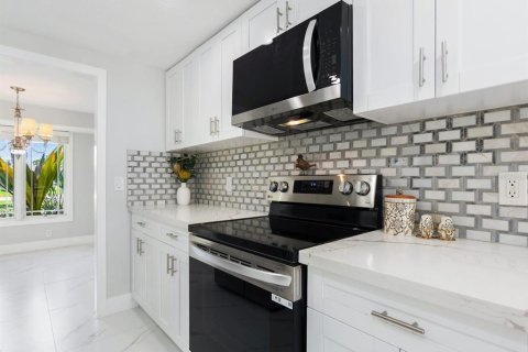 Купить виллу или дом в Сарасота, Флорида 9 комнат, 170.38м2, № 1900550 - фото 15