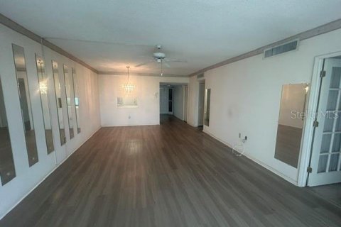 Condo in Sarasota, Florida, 2 bedrooms № 2133152 - photo 2