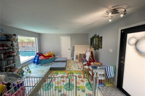 House in Miami Springs, Florida 3 bedrooms, 163.04 sq.m. № 1961139 - photo 20