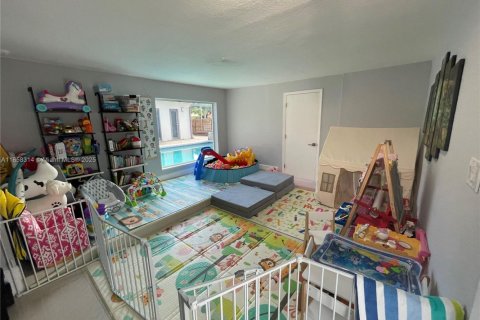 House in Miami Springs, Florida 3 bedrooms, 163.04 sq.m. № 1961139 - photo 19