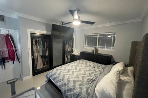 House in Miami Springs, Florida 3 bedrooms, 163.04 sq.m. № 1961139 - photo 17