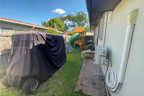 House in Miami Springs, Florida 3 bedrooms, 163.04 sq.m. № 1961139 - photo 7