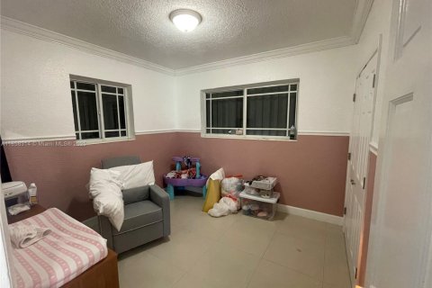 House in Miami Springs, Florida 3 bedrooms, 163.04 sq.m. № 1961139 - photo 24