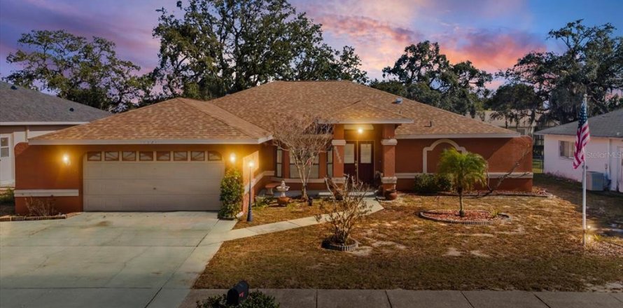House in Hudson, Florida 3 bedrooms, 161.93 sq.m. № 2098539