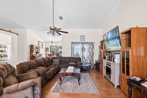 House in Hudson, Florida 3 bedrooms, 161.93 sq.m. № 2098539 - photo 6