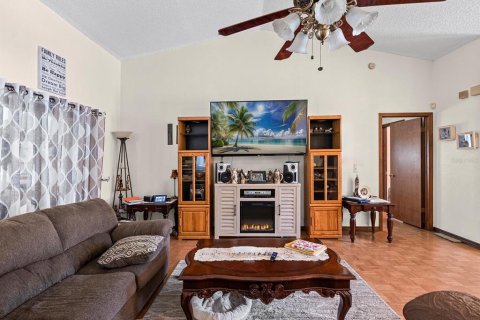 House in Hudson, Florida 3 bedrooms, 161.93 sq.m. № 2098539 - photo 5