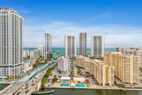 Condominio en venta en Hallandale Beach, Florida, 3 dormitorios, 161.37 m2 № 1934385 - foto 26
