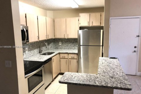 Condominio en alquiler en Plantation, Florida, 1 dormitorio, 68.19 m2 № 2042169 - foto 4