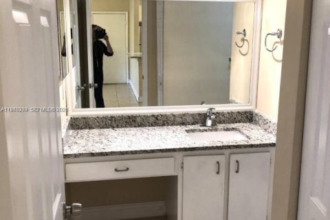 Condominio en alquiler en Plantation, Florida, 1 dormitorio, 68.19 m2 № 2042169 - foto 10