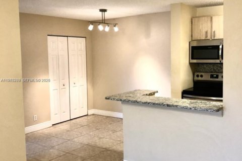 Condominio en alquiler en Plantation, Florida, 1 dormitorio, 68.19 m2 № 2042169 - foto 2