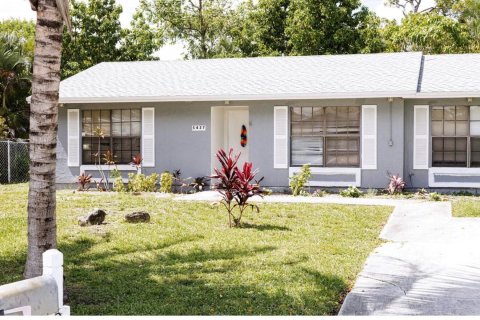 House in Delray Beach, Florida 3 bedrooms, 101.45 sq.m. № 2245725