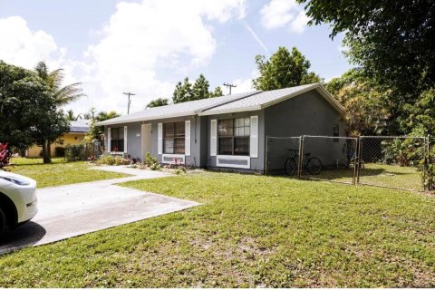 House in Delray Beach, Florida 3 bedrooms, 101.45 sq.m. № 2245725 - photo 6