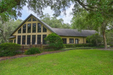House in Ocala, Florida 2 bedrooms, 254.55 sq.m. № 2216549