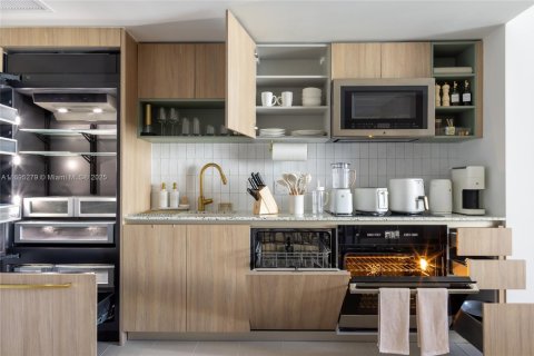 Condominio en alquiler en Miami, Florida, 1 dormitorio, 68.75 m2 № 1861549 - foto 21